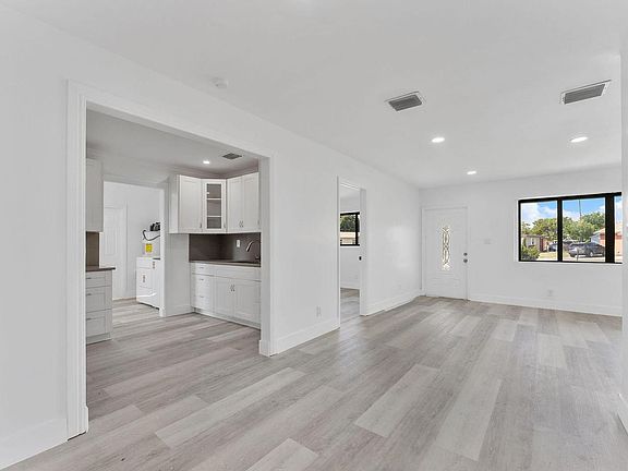 5th image of 534 NW 3rd Ter
