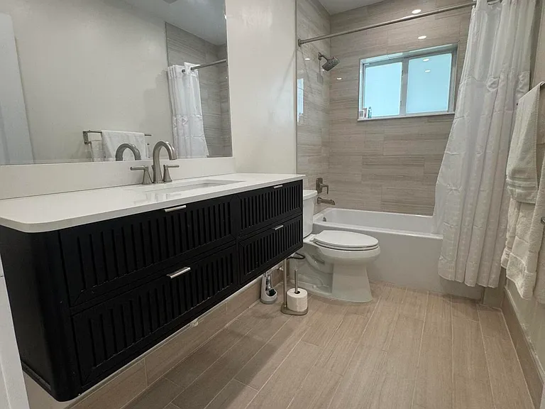 725 NE 160th Ter — Photo 20