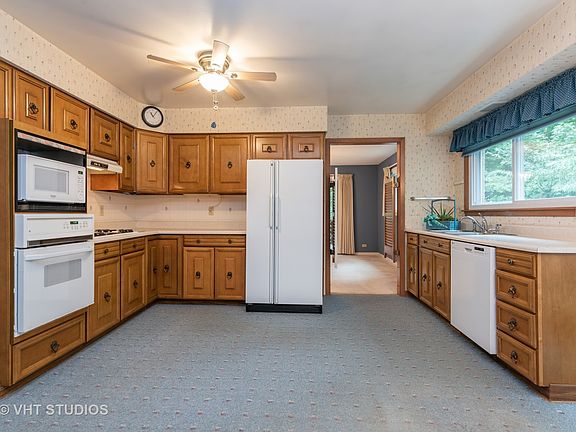 5th image of 36W447 Oak Hill Dr