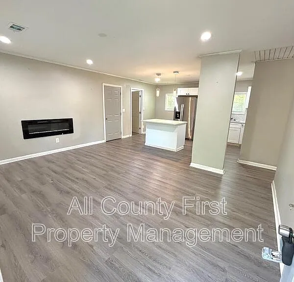 2386 Cresta Dr — Photo 2
