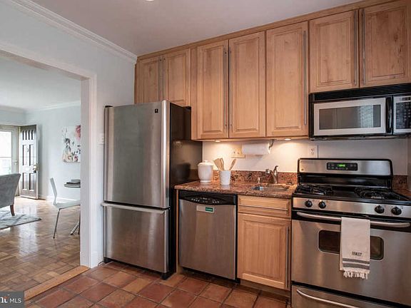 4th image of 1400 S Barton St APT 413