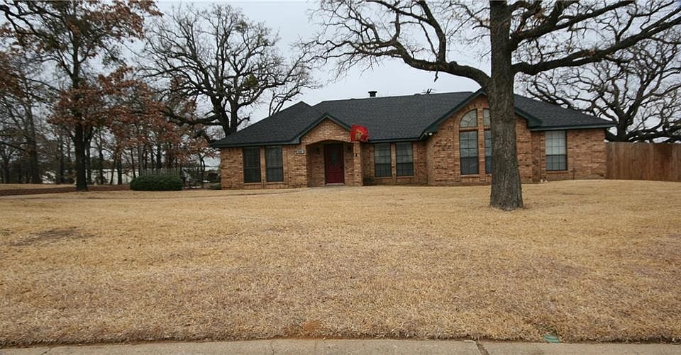 1st image of 305 Cobb Dr