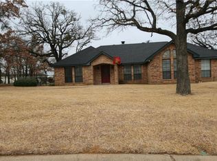 305 Cobb Dr, Joshua, TX 76058