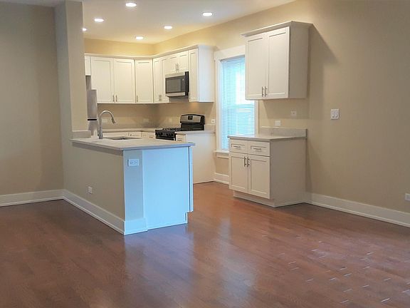 3rd image of 6556 N Ashland Ave #2