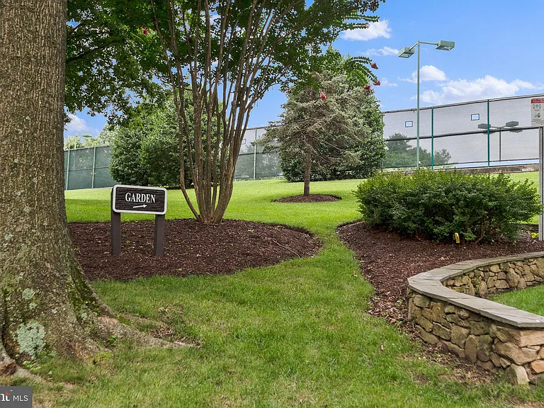 5225 Pooks Hill Rd #703N — Photo 51
