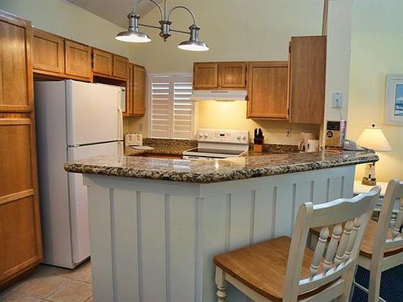 Kitchen with Breakfast Bar