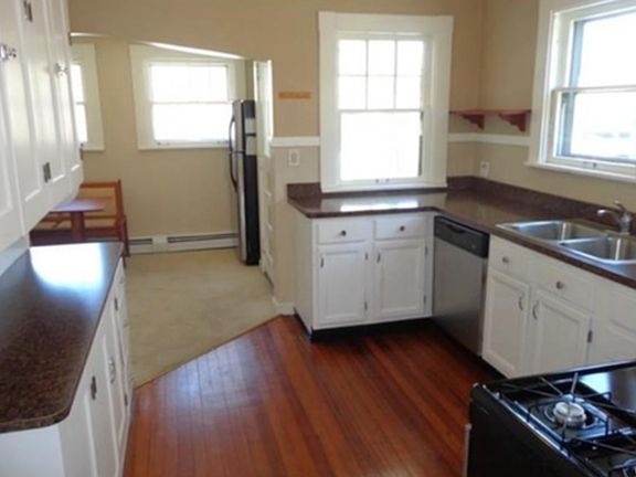 3rd image of 3239 Hyde Park Ave