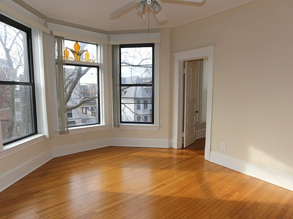 3rd image of 3525 N Wilton Ave #Three_eff