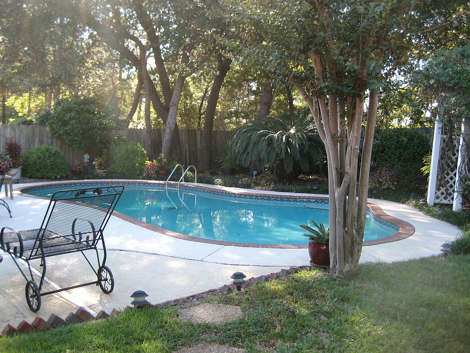 1st image of 4523 Parkwood Sq