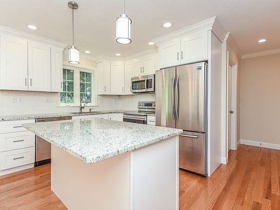 4th image of 12A Seminole Ave #1