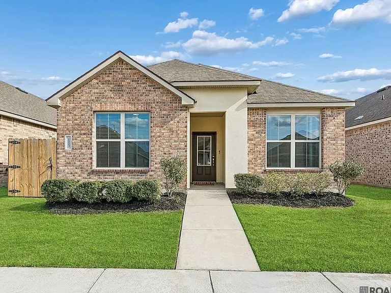 1223 Meridian Dr — Photo 1