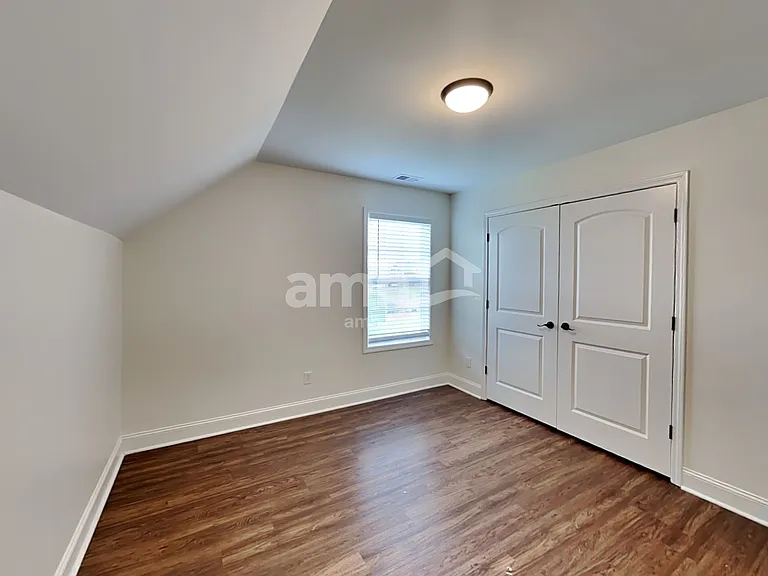 107 Buster St — Photo 18