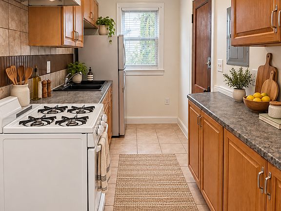 5th image of 24 Webster St #105