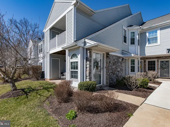 702 Mews Dr, Sellersville, PA 18960