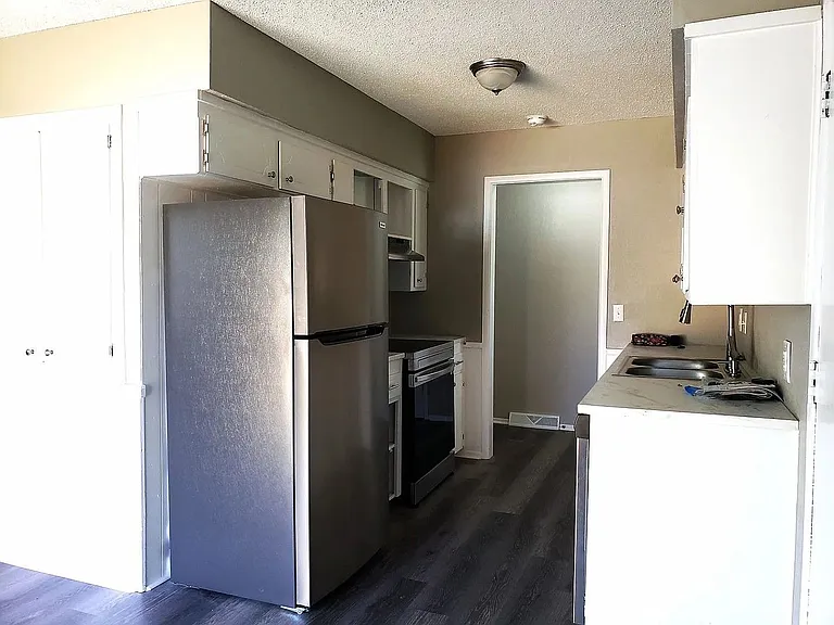 3118 S Chase Ave — Photo 3