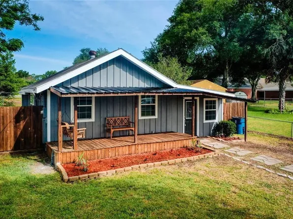 426 N Holland St, Bellville, TX 77418