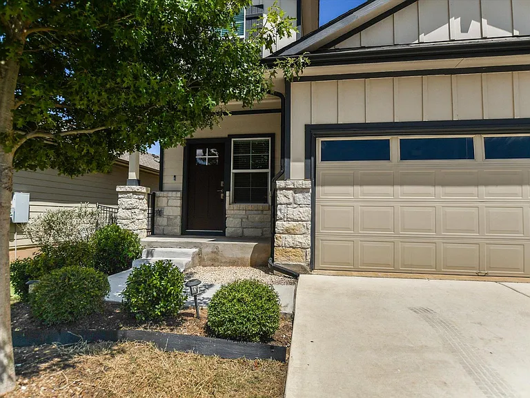 204 Merrick Rd — Photo 3