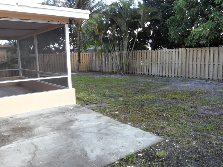 9100 NW 26th Pl — Photo 17