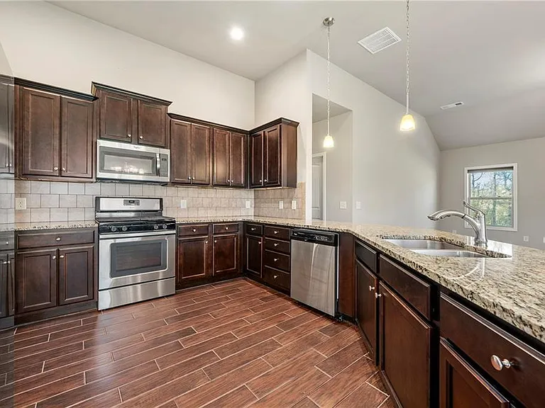 540 Brookside Ln — Photo 5