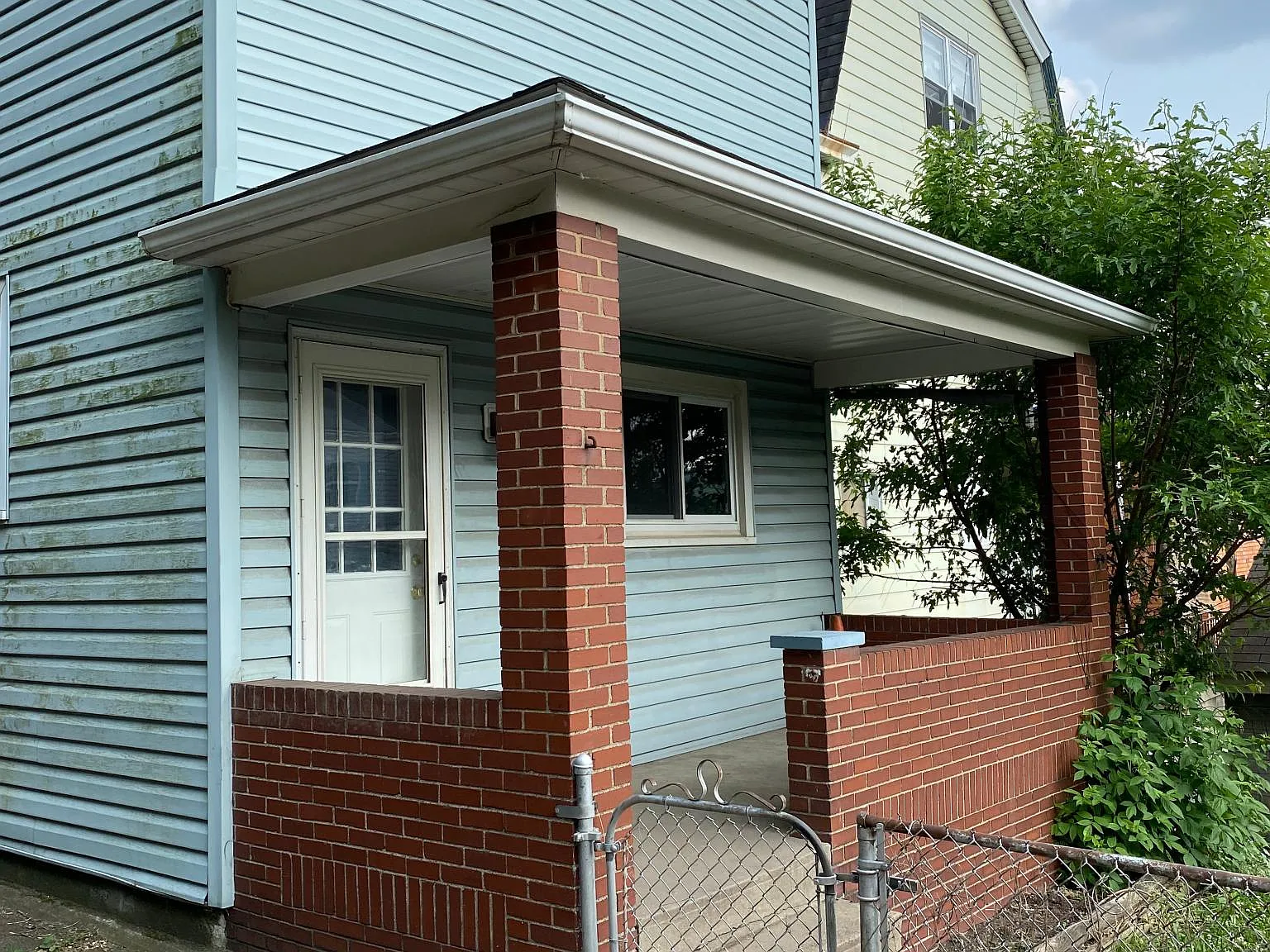 329 Linden Ave — Photo 2