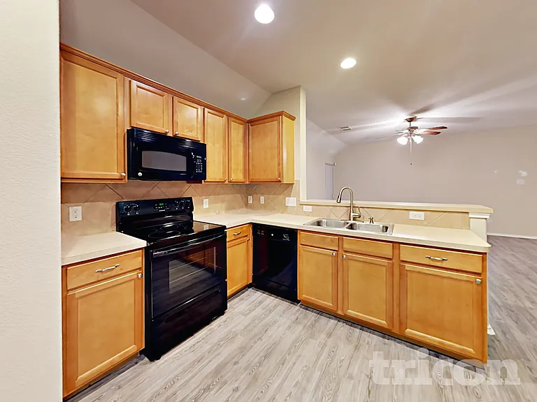 10338 Whisper Bluff Dr — Photo 14