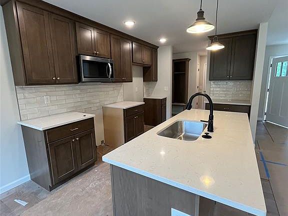 2nd image of 841 Lakeway Dr