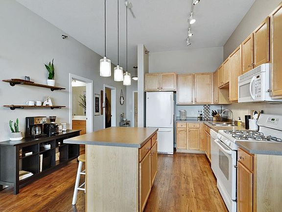 5th image of 2650 University Ave W APT 523