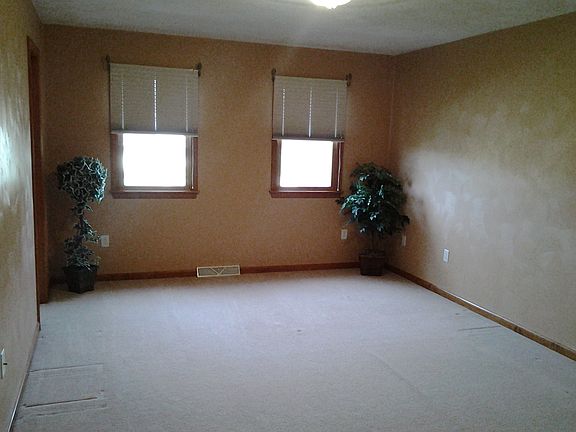 Large second bedroom with balcony
