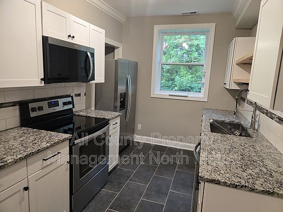 3rd image of 545 Lakeview Dr Unit B