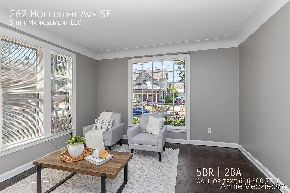 Darling 5 Bedroom With Tons Of Character! — Photo 2