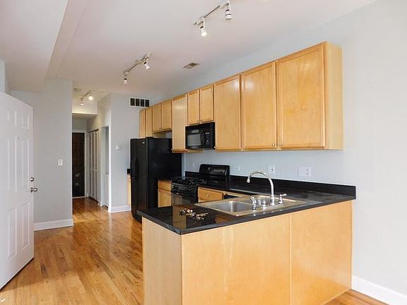 4th image of 1826 N Wood St APT 3F