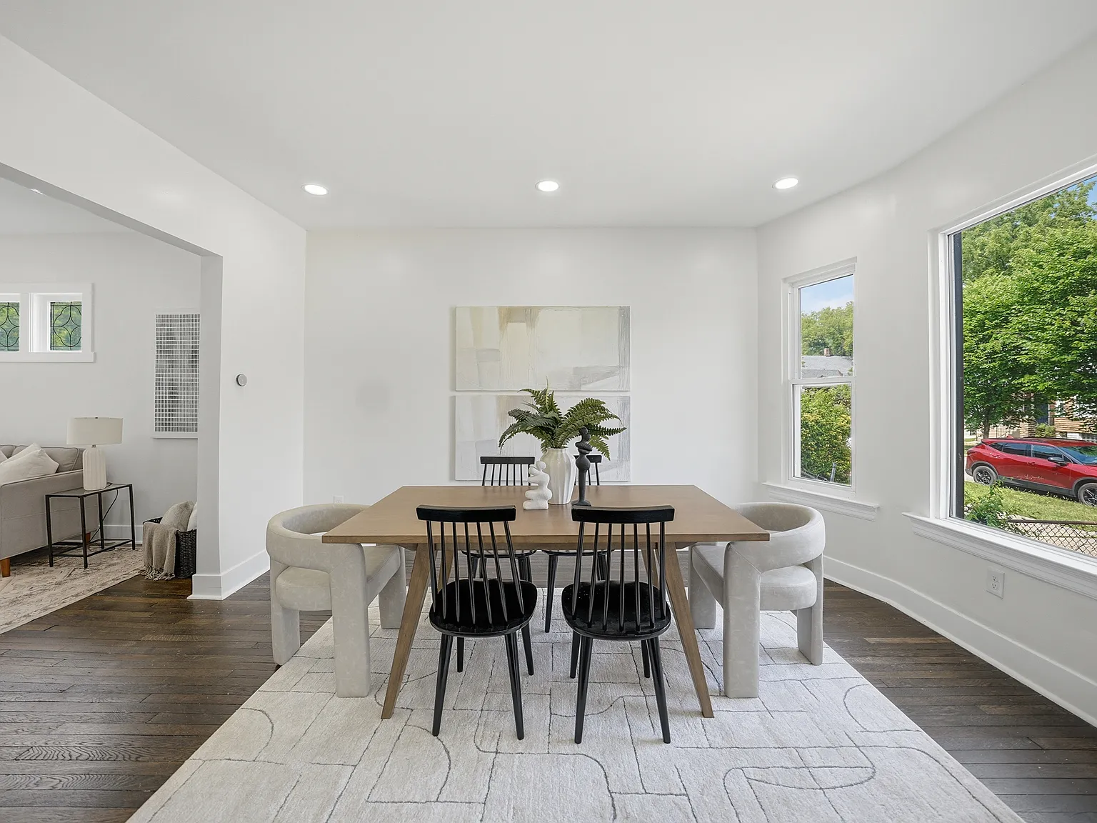 4 bed, 2.5 bath, 2728 sqft, $1,995 — Photo 3