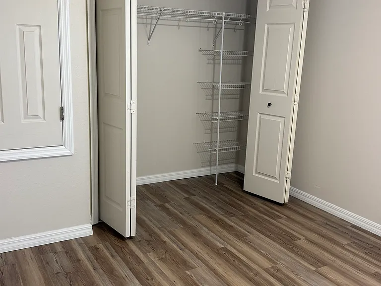 14408 Clarkson Dr — Photo 3