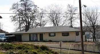 2nd image of 826 N 6th St
