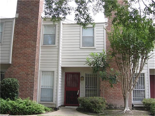 1st image of 3901 Woodchase Dr Unit 31