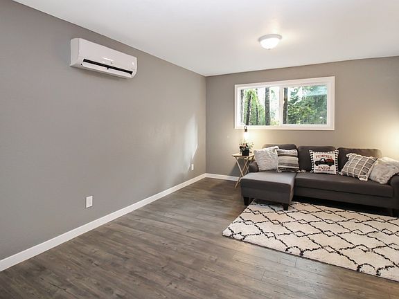 5th image of 141 N Rainbow Way W