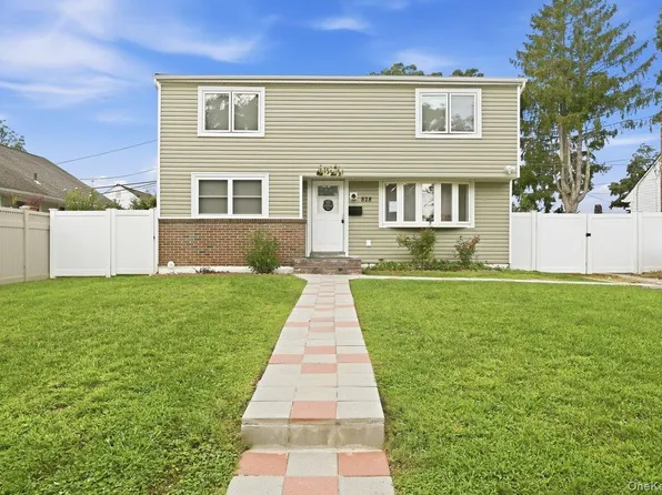 828 Bruce Drive, Wantagh, NY 11793