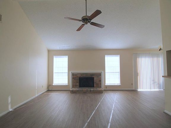 2nd image of 3936 Frontier Dr