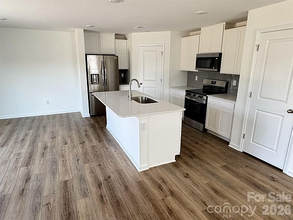 3rd image of 4120 Oxford Glen Dr #Og-5