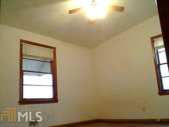 2nd image of 130 E Mimosa Dr