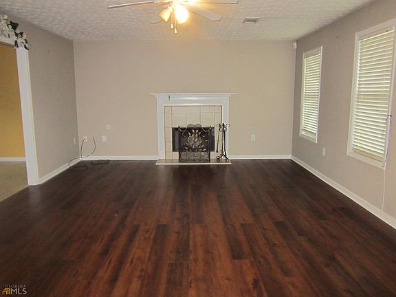 2nd image of 100 Pili Cir SE