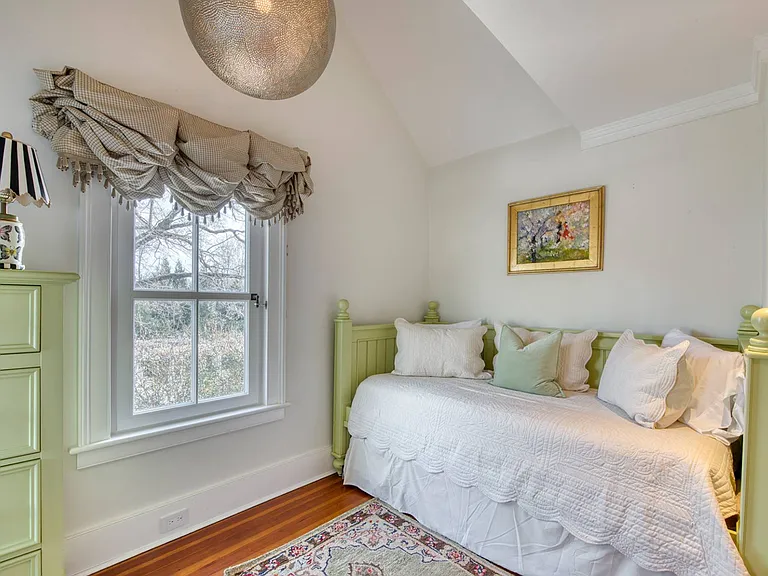 232 Hill St — Photo 19