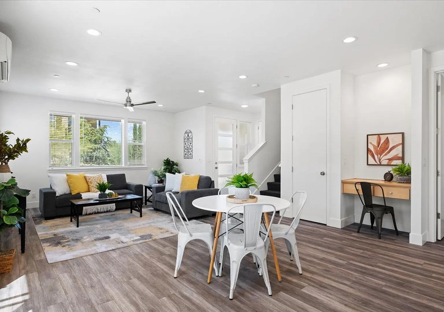 Stunning 3 Bed / 2.5 Bath 2 Story Home Available in Meriam Park! — Photo 1