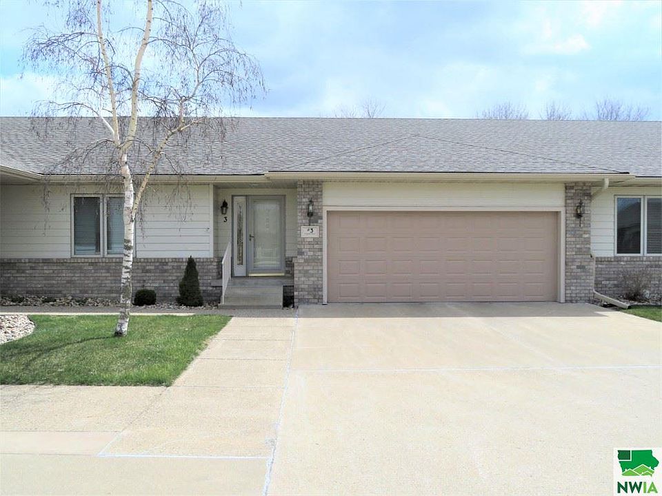 1st image of 3 Crystal View Ct