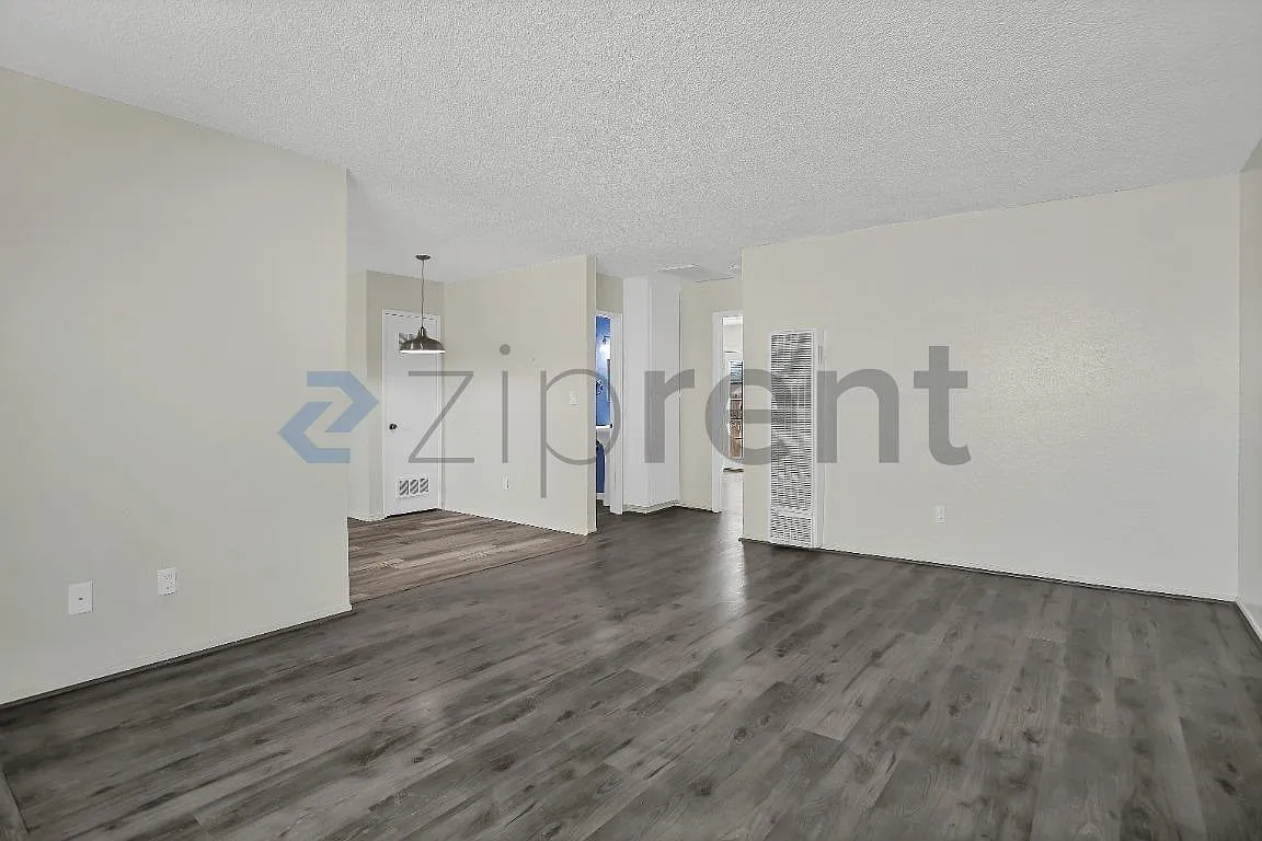 2 bed, 826 sqft, $1,245 — Photo 2