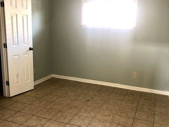 4th image of 516 Holiday Dr #55