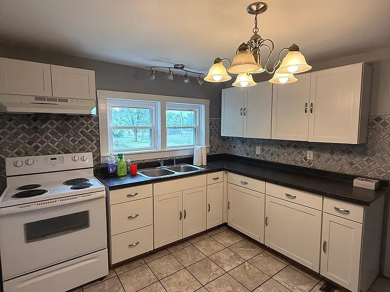 10860 Winchester Ave — Photo 17
