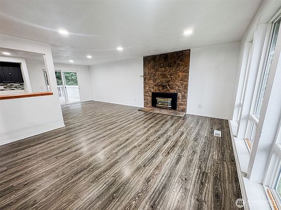 2nd image of 1322 Alki Street NE