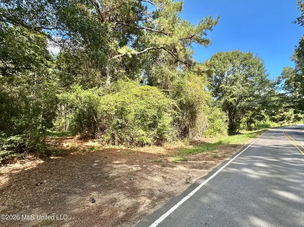 2 Dry Creek Rd, Magee, MS 39111