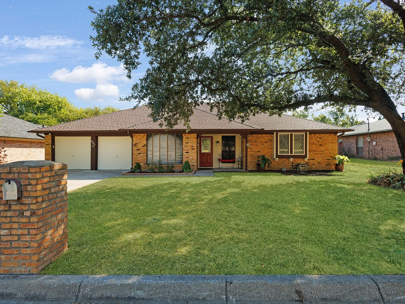 4 bed, 1950 sqft, $2,600 — Photo 1